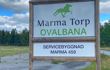 Marma Torp hästanläggning nordöst om Knivsta.